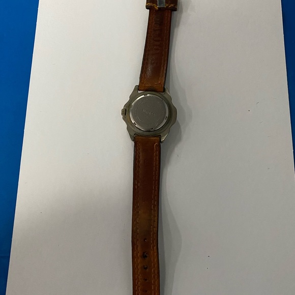 Roots pre owned watch. Brown wrist band . Excellent condition. - Picture 4 of 5